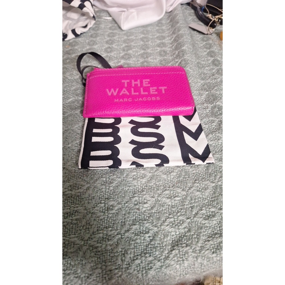 Marc Jacobs "The Wallet"